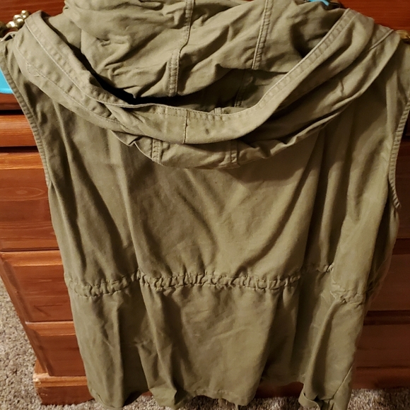 Vest - Picture 2 of 2